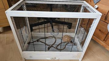Vogelkooi beschikbaar voor biedingen
