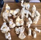 PRACHTIGE KERST BEELDENGROEP - IVOORKLEURIG MET GOUD, Diversen, Kerst, Ophalen of Verzenden, Zo goed als nieuw