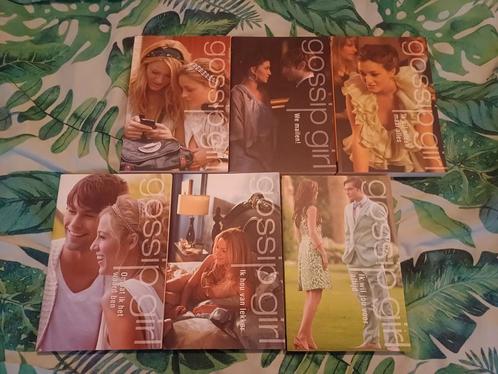 Cecily von Ziegesar: Gossip Girl, deel 1-6, paperback NL, Boeken, Chicklit, Zo goed als nieuw, Ophalen of Verzenden