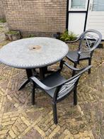 Twee mooie kunststof Tuinstoelen plus Tafel, Kunststof, Gebruikt, Tuinset, Ophalen