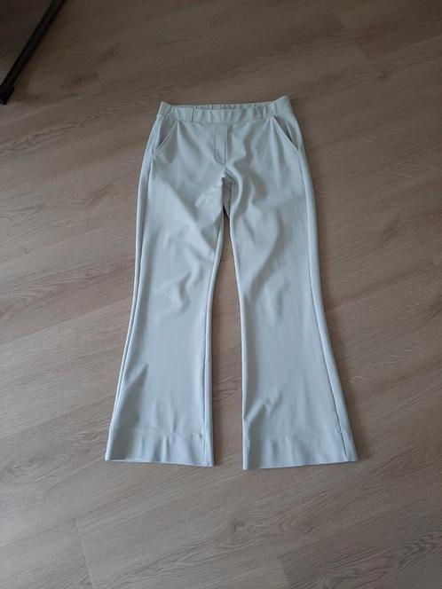 Studio Anneloes flair bonded trousers maat L kleur kit, Kleding | Dames, Broeken en Pantalons, Zo goed als nieuw, Maat 42/44 (L)