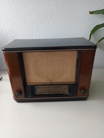 Antieke Philips 655A buizenradio uit 1941 beschikbaar voor biedingen