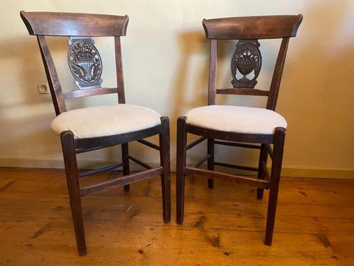 2 Unieke Stoelen met Houtsnijwerk periode 1850 Frankrijk, Antiek en Kunst, Antiek | Meubels | Stoelen en Banken, Ophalen