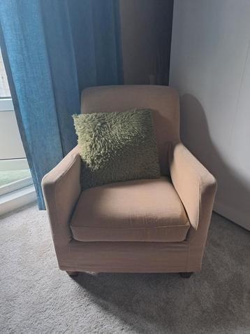 Beige fauteuil/ stoel zit prima