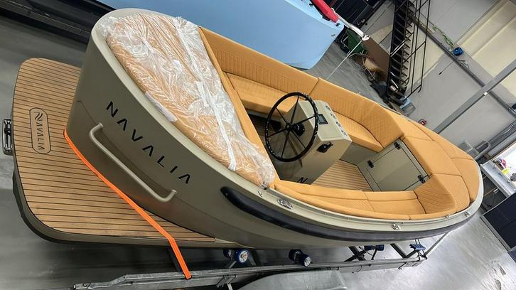 Navalia 650 E- Sloep 2025, Watersport en Boten, Sloepen, Nieuw, 6 meter of meer, Binnenboordmotor, Elektrisch, Aluminium, Ophalen