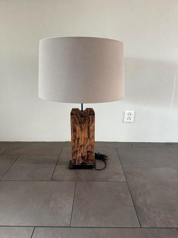 Houten lamp drijfhout beschikbaar voor biedingen