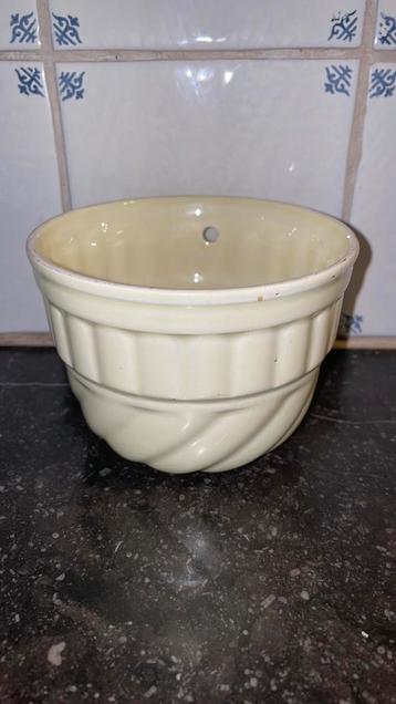 Puddingvorm vintage - licht geel, intact beschikbaar voor biedingen