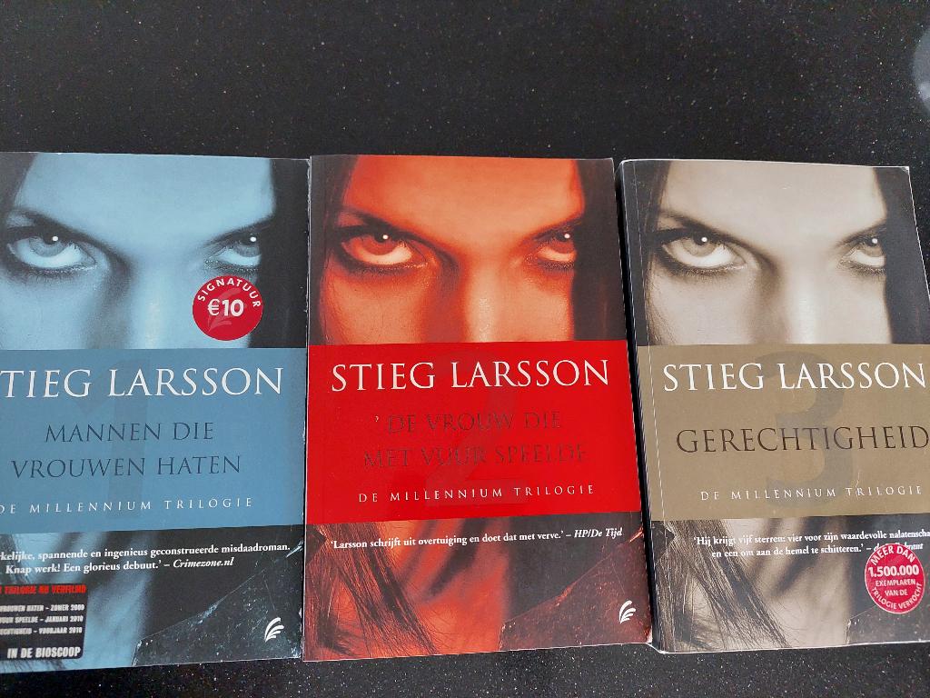Millennium trilogie Stieg Larsson, 3 thrillers, Ophalen of Verzenden, Zo goed als nieuw, Nederland, Stieg Larsson