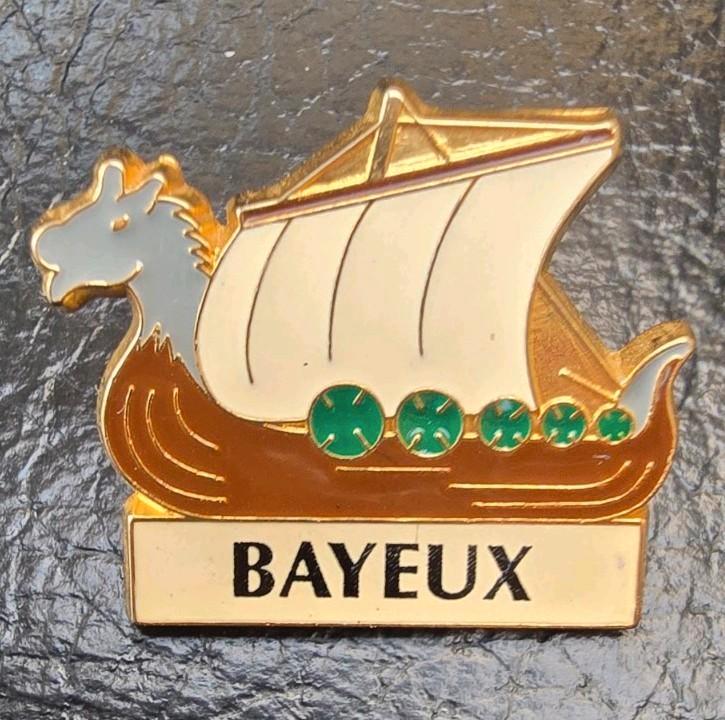 Bayeux Pin  viking boot vintage pin, Verzamelen, Speldjes, Pins en Buttons, Zo goed als nieuw, Speldje of Pin, Stad of Land, Ophalen of Verzenden