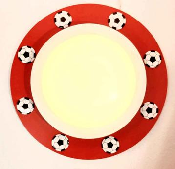 Prachtige Plafonniere rood wit met metalen voetballen beschikbaar voor biedingen