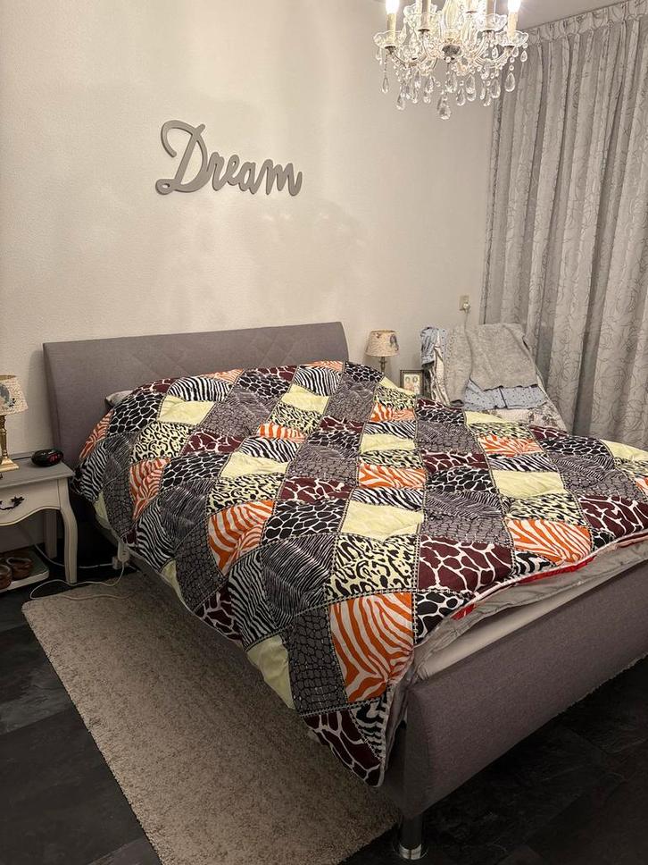 Tweepersoonsbed 140x200 cm met matras en topper, Huis en Inrichting, Slaapkamer | Bedden, Zo goed als nieuw, Tweepersoons, 140 cm