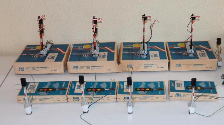 Piko ( Prefo ) 5 Led seinen, 4 armseinen, Hobby en Vrije tijd, Modeltreinen | H0, Zo goed als nieuw, Rails, Gelijkstroom, Piko