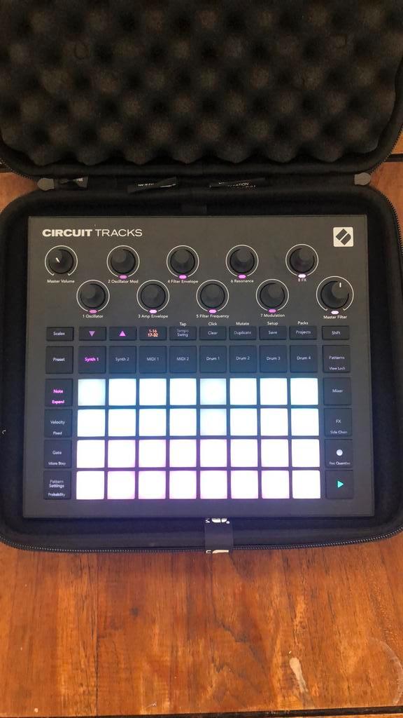 Novation Circuit Tracks, Muziek en Instrumenten, Synthesizers, Zo goed als nieuw, Overige aantallen, Novation, Met koffer of flightcase