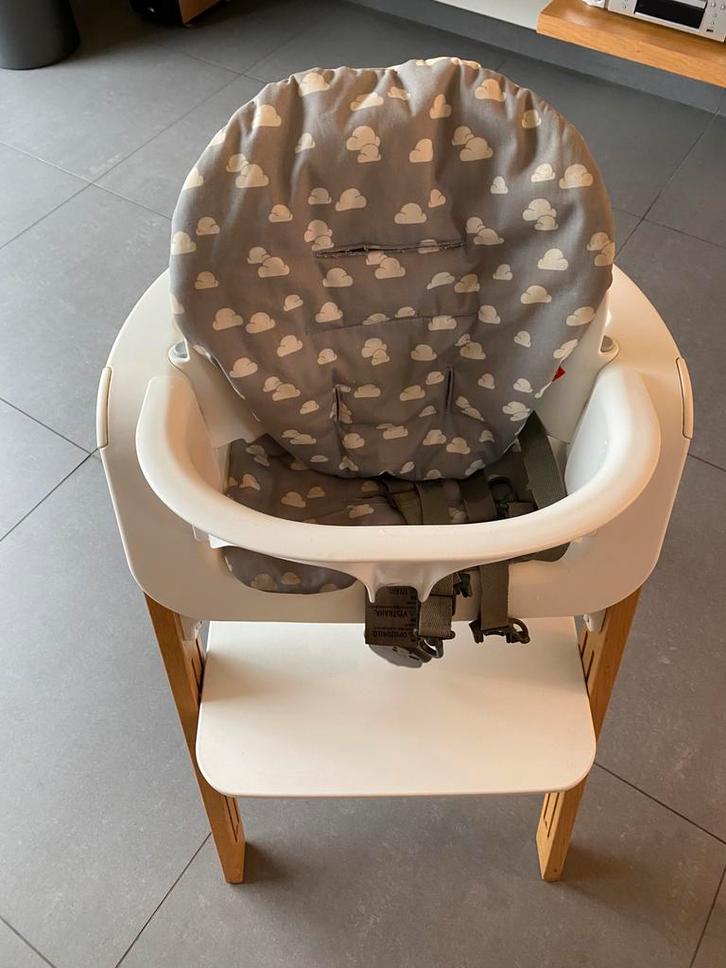 Stokke steps kinderstoel, wit met eiken houten poten., Kinderen en Baby's, Kinderstoelen, Zo goed als nieuw, Meegroeistoel, Ophalen of Verzenden