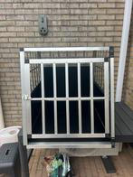 Honden bench  schuine wanden 70 cm hoog 65 cm breed, Ophalen of Verzenden, Zo goed als nieuw