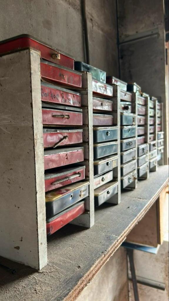 Vintage Opbergrek Sigarenblikjes & Hout, Doe-het-zelf en Verbouw, Gereedschapskisten, Gebruikt, Ophalen