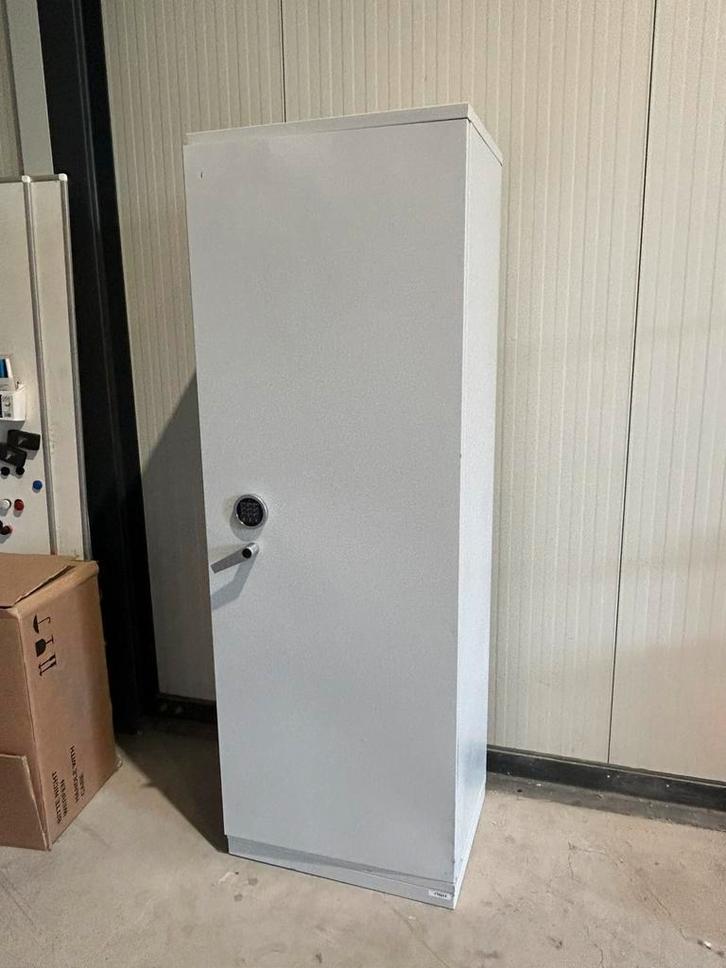 Brandwerende kast 195 x 67 x 55cm, Huis en Inrichting, Kasten | Lockerkasten, Zo goed als nieuw, Ophalen