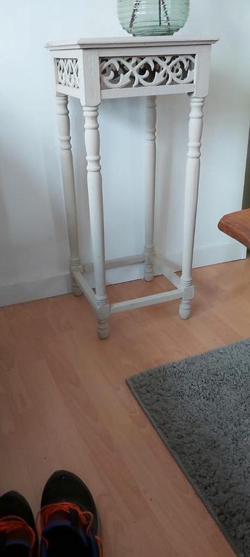 Plantentafeltje, bijzettafeltje prima staat  beschikbaar voor biedingen