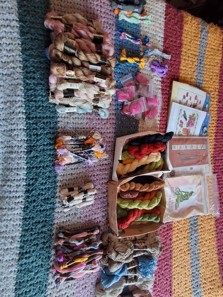 Partij garen, Hobby en Vrije tijd, Borduren en Borduurmachines, Nieuw, Borduurgaren of Zijde, Ophalen of Verzenden