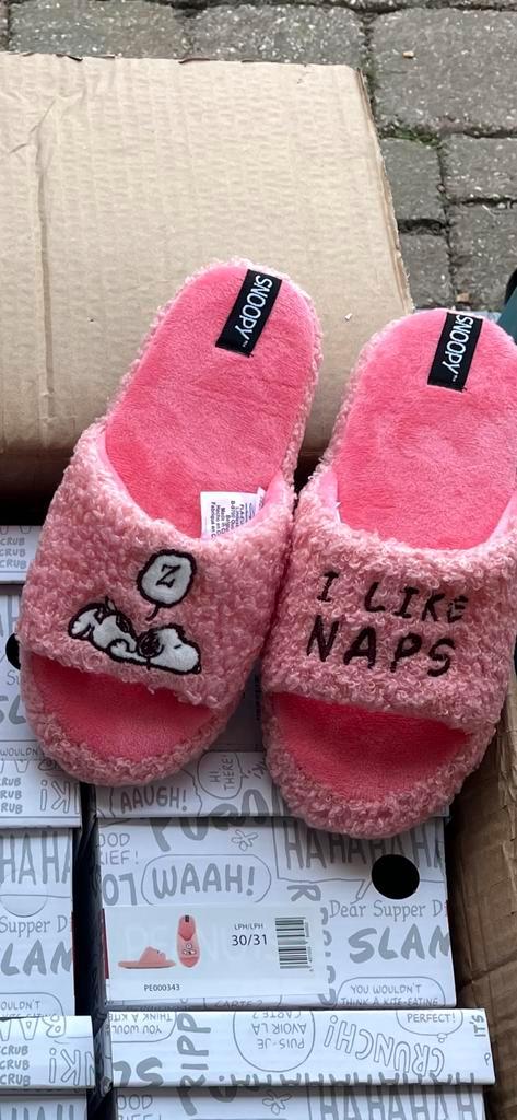 Roze meisje pantoffels Peanuts Snoopy maat30-31/32-33/34-35, Kinderen en Baby's, Kinderkleding | Schoenen en Sokken, Nieuw, Overige typen