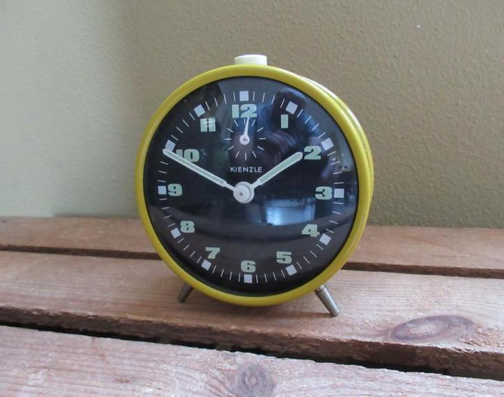 Knal gele wekker eind jaren 60 begin 70, Verzamelen, Retro, Huis en Inrichting, Ophalen of Verzenden