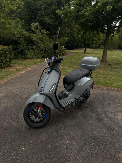 Vespa sprint full option Nardo Grey 2023, Fietsen en Brommers, Scooters | Vespa, Zo goed als nieuw, Vespa S, Ophalen