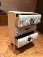 Kastje met imitatie bont - 20x10x28 cm, Ophalen, Minder dan 50 cm, Nieuw, 3 of 4 laden