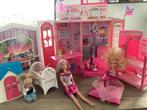 Barbiehuis, inklapbaar met meubels en poppetjes., Kinderen en Baby's, Speelgoed | Poppenhuizen, Ophalen, Gebruikt, Poppenhuis