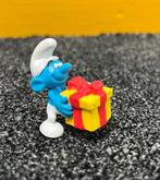 Smurf met cadeau  lolsmurf, Verzamelen, Smurfen, Ophalen of Verzenden, Zo goed als nieuw, Verschillende Smurfen