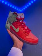 Nike SB Dunk High Strawberry Cough 45, Nieuw, Ophalen of Verzenden
