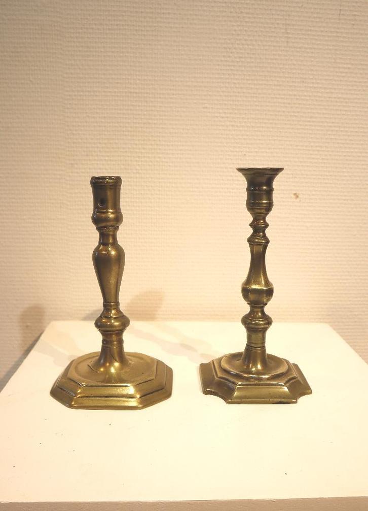 Twee Louis Quinze kandelaars 18e eeuw, Antiek en Kunst, Antiek | Kandelaars, Koper of Brons, Ophalen of Verzenden