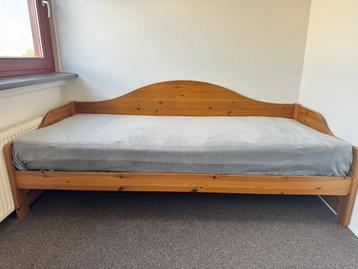 Houten Bed met bedbodem en matras beschikbaar voor biedingen
