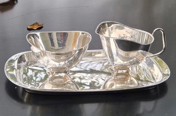 Keltum verzilverd melk en suikerstel met onderblad beschikbaar voor biedingen