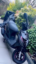 Zip piaggo glans zwart roze details, Fietsen en Brommers, Ophalen, Maximaal 45 km/u, Zip, Zo goed als nieuw