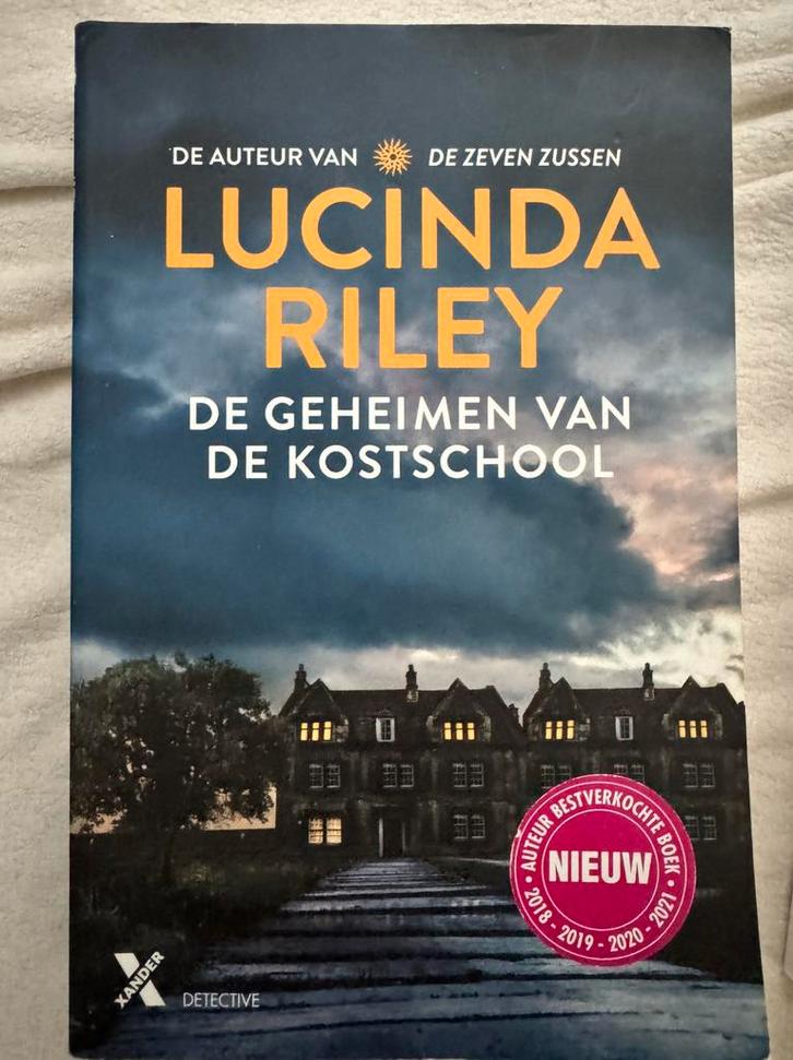 Lucinda Riley - De geheimen van de kostschool, Boeken, Literatuur, Gelezen, Nederland, Ophalen of Verzenden