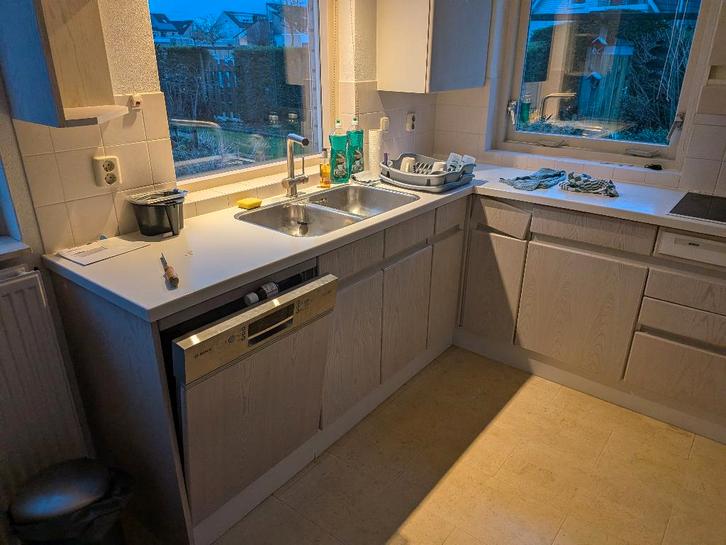 Gratis af te halen keuken (zelf demonteren), Huis en Inrichting, Keuken | Complete keukens, Gebruikt, U-keuken, Grijs, Kunststof