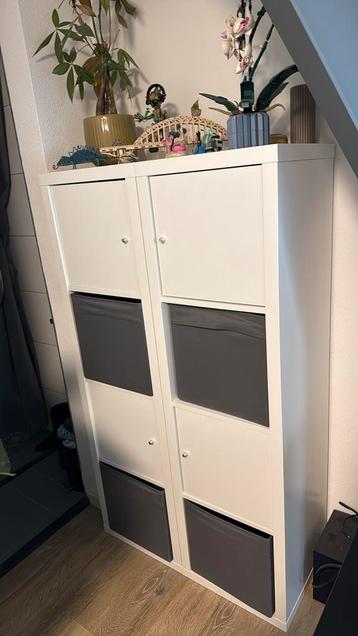 2x KALLAX 1x4 kast + deurtjes en bakken beschikbaar voor biedingen