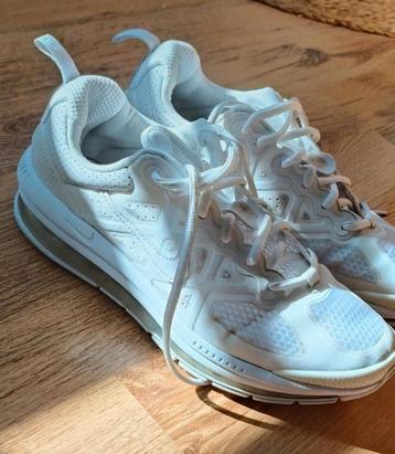 Mooie witte Nike Air Max Genome maat 40 beschikbaar voor biedingen