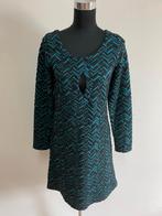 J137 - Blauw met zwarte Heart winter jurk maat S (1), Ophalen of Verzenden, Zo goed als nieuw, Maat 38/40 (M), Blauw