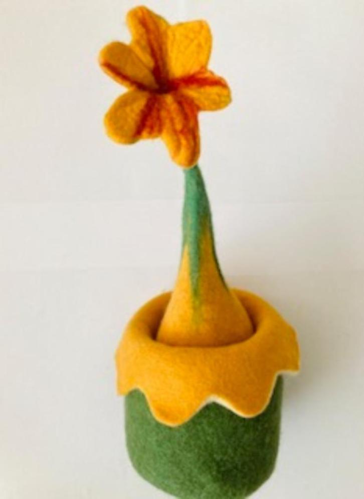 Waldorf bloemen mandje van vilt en riet, Kinderen en Baby's, Overige Kinderen en Baby's, Zo goed als nieuw, Ophalen