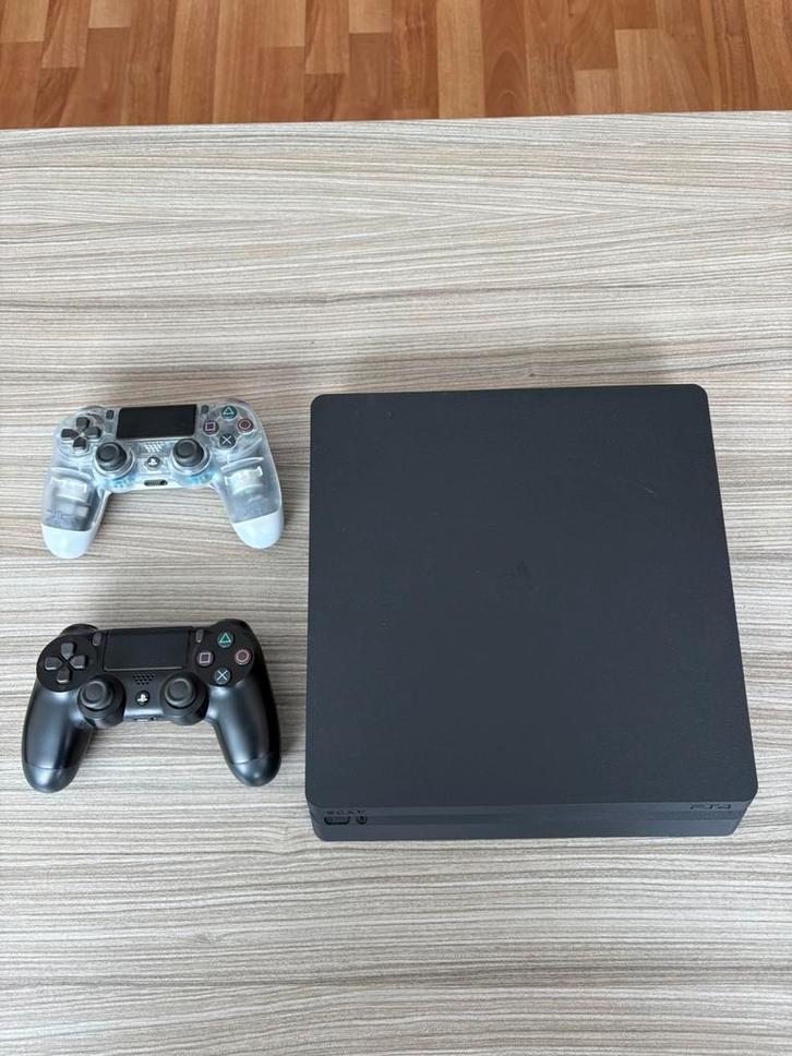 PS4 Slim + 2 Controllers!, Spelcomputers en Games, Spelcomputers | Sony PlayStation 4, Gebruikt, Slim, Met 2 controllers, Ophalen