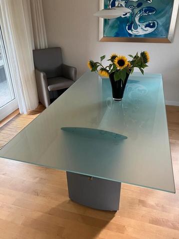 Glazen Eetkamertafel met IJzeren Onderstel beschikbaar voor biedingen