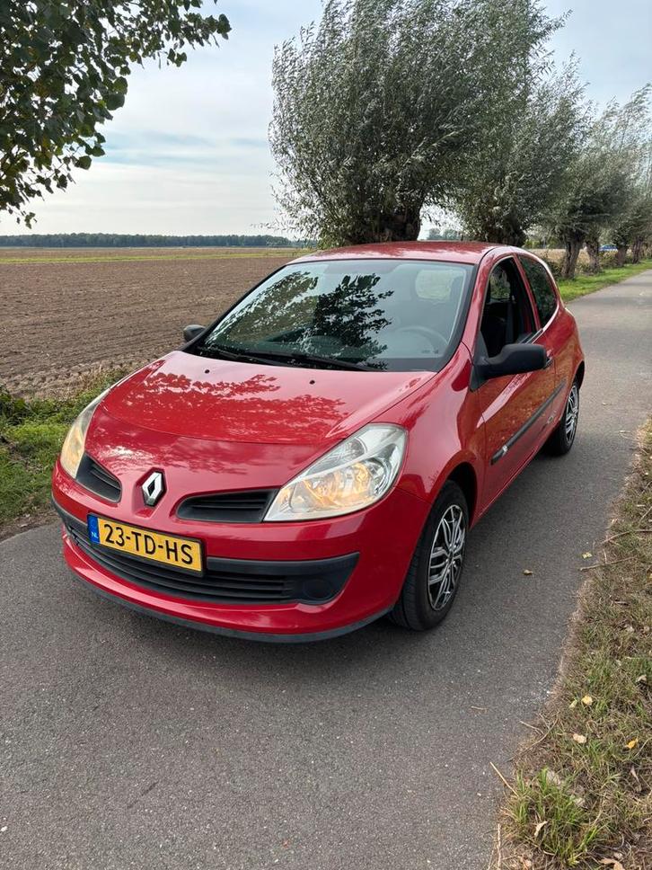 Renault Clio 1.2 NIEUWE APK, Auto's, Renault, Particulier, Clio, Benzine, B, Hatchback, Handgeschakeld, Origineel Nederlands, Rood