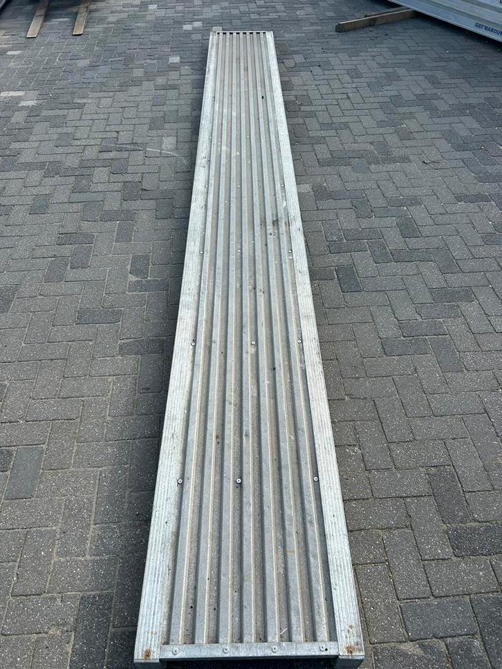 Layher aluminium loopbrug / werkbrug 620x60cm, Doe-het-zelf en Verbouw, Steigers, Zo goed als nieuw, Overige typen, Minder dan 2 meter