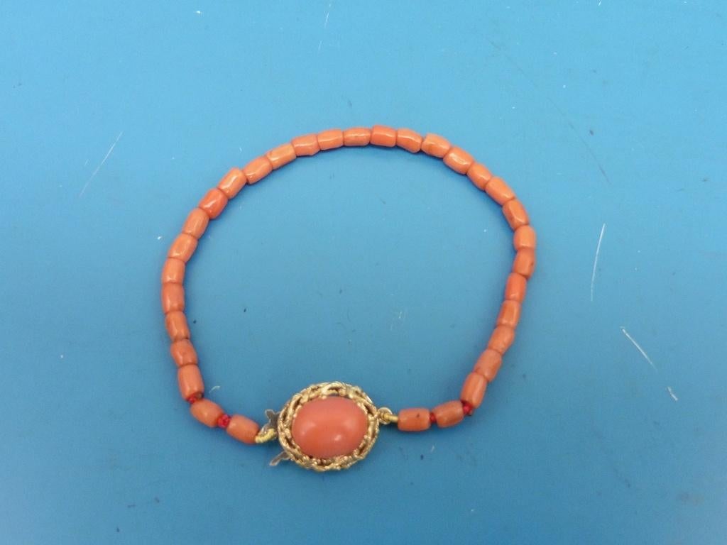 Bloedkoralen armband met gouden slot                    D112, Sieraden, Tassen en Uiterlijk, Antieke sieraden, Ophalen of Verzenden