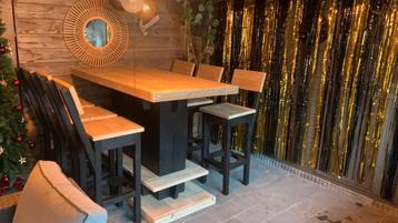 Douglashhouten,steigerhouten barset met 6 krukken. beschikbaar voor biedingen