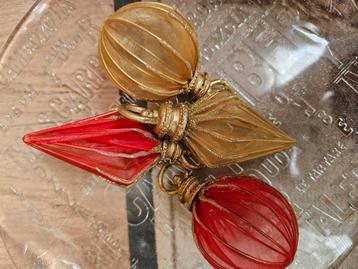 Kerstballen met stof beschikbaar voor biedingen