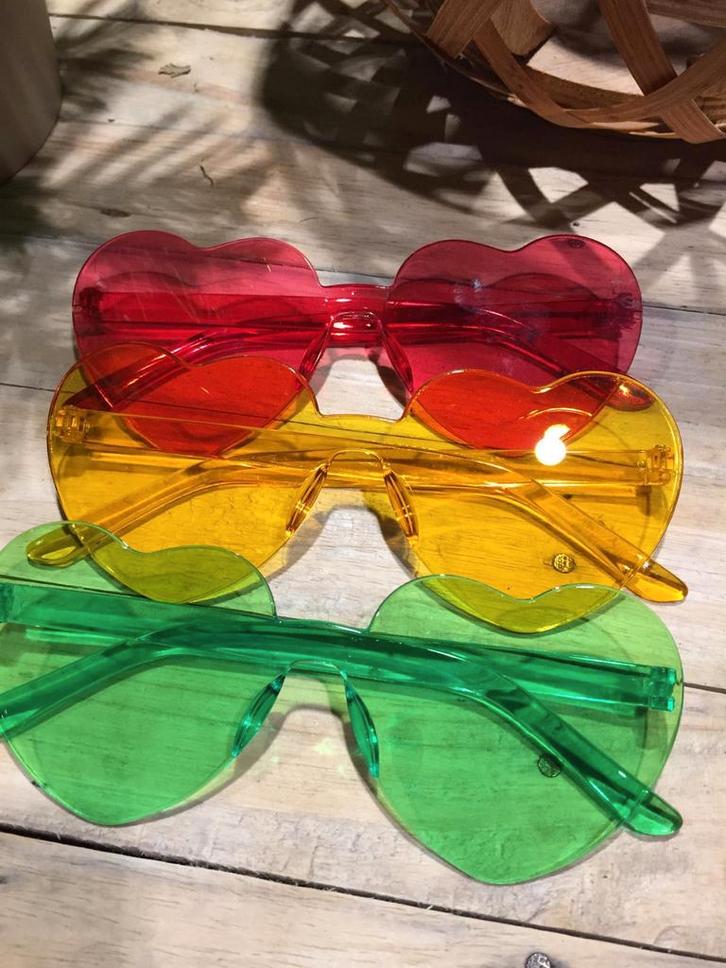 Hartvormige Zonnebrillen - Diverse Kleuren, Sieraden, Tassen en Uiterlijk, Zonnebrillen en Brillen | Dames, Nieuw, Zonnebril, Overige merken