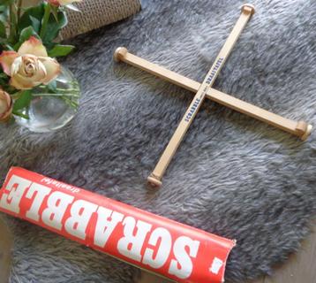 Vintage  houten Draaitafel voor Scrabble beschikbaar voor biedingen