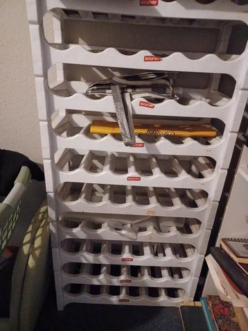 flessenrek Curver beschikbaar voor biedingen